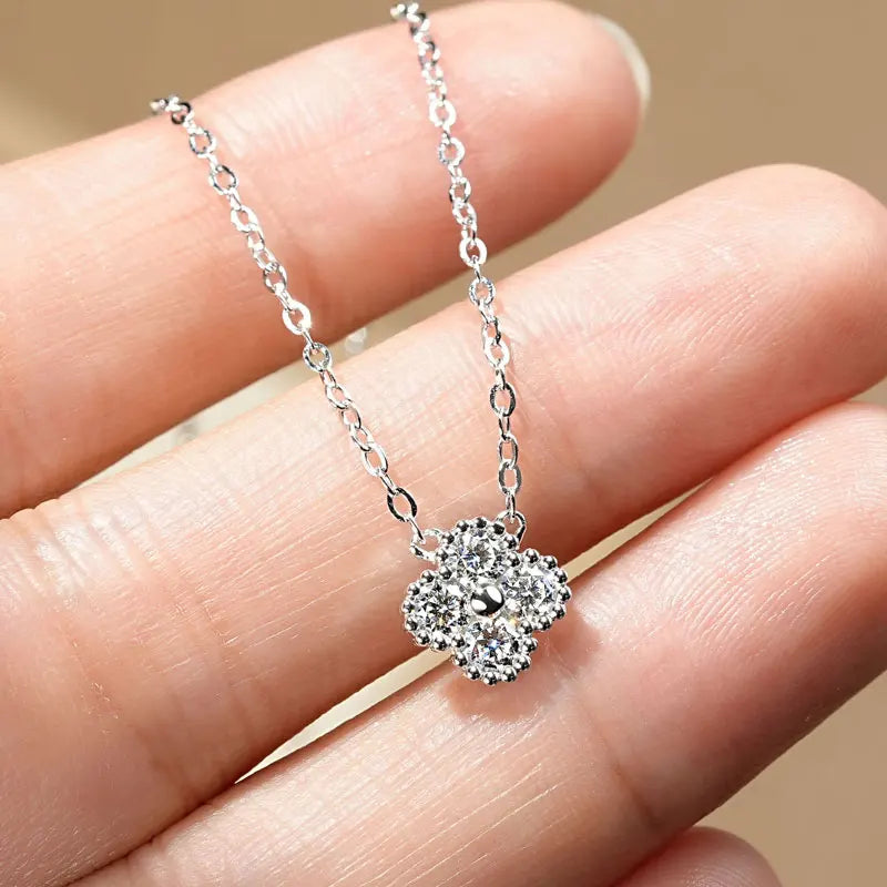 Anziw Clover Flower Pendant Necklace 3mm Moissanite
