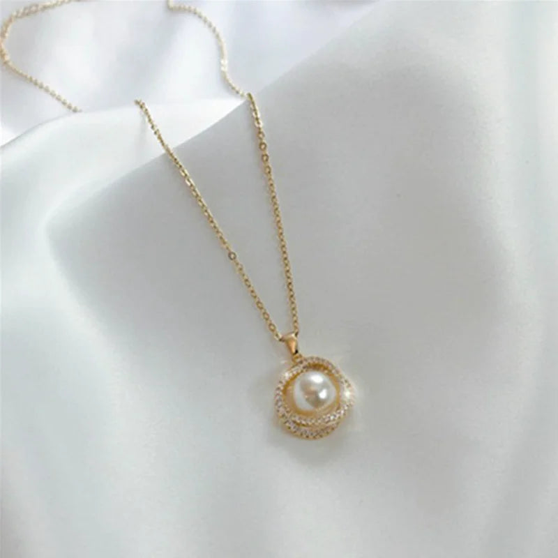 Pearl Pendant Necklace for Women