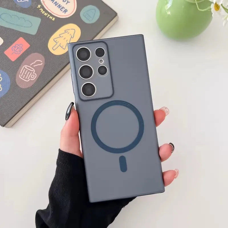  Samsung Galaxy smartphone with a black and white magsafe case on it, showcasing the case's design and fit for the phone.