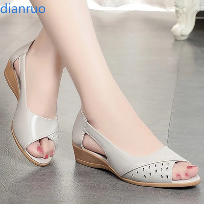 Summer soft sole mother sandals fish mouth middle-aged and elderly leather shoes flat middle-aged single shoes women's shoes