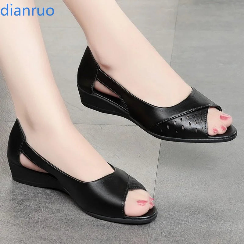 Summer soft sole mother sandals fish mouth middle-aged and elderly leather shoes flat middle-aged single shoes women's shoes